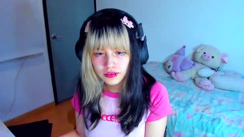 Azu Moure online show from January 2025 05:31:01 AM