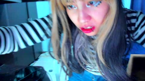 Azu Moure online show from January 2025 11:34:02 AM