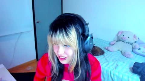 Azu Moure online show from January 2025 08:46:02 AM