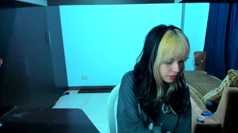 Azu Moure online show from February 2025 07:15:01 AM