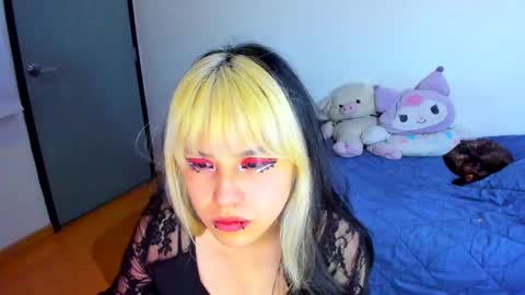 Azu Moure online show from February 2025 07:32:02 AM