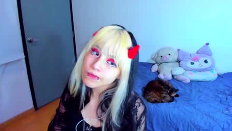 Azu Moure online show from February 2025 10:38:02 AM