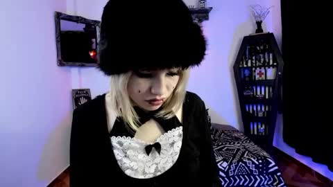 Azu Moure online show from October 2025 01:31:02 PM