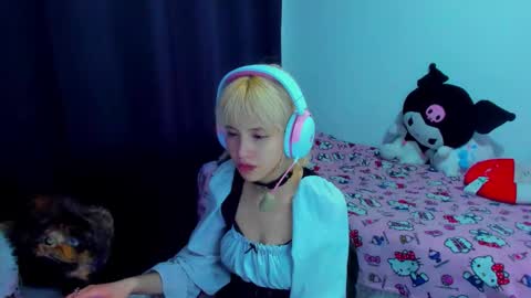 Azu Moure online show from February 2026 02:33:01 AM