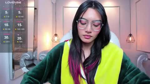 Azura online show from September 2025 07:49:01 PM