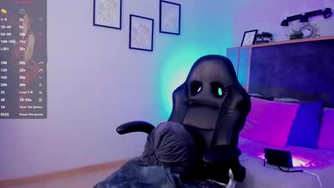 Azurra  online show from October 2025 08:37:02 PM