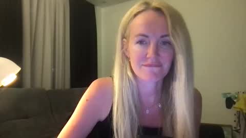 babe_dia online show from June 2026 05:48:01 PM