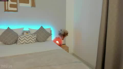 itzell  online show from February 2026 01:42:02 AM