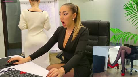 Snapshot of babesgowild chatting on January 2025 08:56:02 PM Olivia and Lexi online show from January 2025 08:56:02 PM