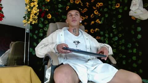Snapshot of baby_gio chatting on December 2024 02:08:02 AM OF GxoXabs online show from December 2024 02:08:02 AM