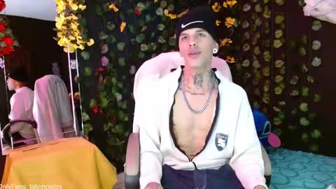 Snapshot of baby_gio chatting on December 2024 01:28:02 PM OF GxoXabs online show from December 2024 01:28:02 PM