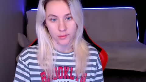 baby_kitte online show from December 2024 03:43:01 AM