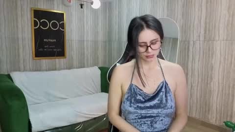 Bella online show from September 2025 09:04:02 PM