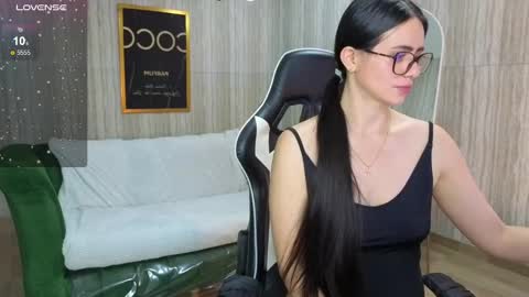 Bella online show from October 2025 08:42:02 PM