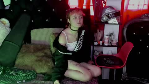 baby_punkk online show from January 2025 08:25:02 PM
