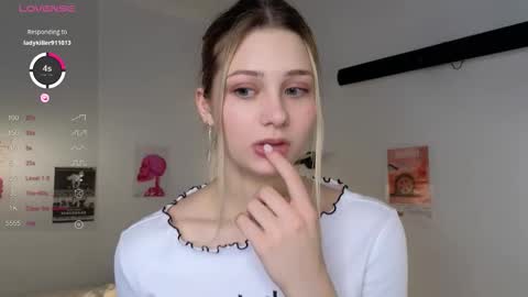 Ruth online show from October 2025 08:30:01 PM