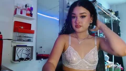 babybombom08 online show from June 2026 07:31:01 PM