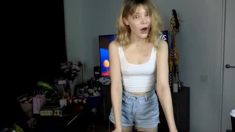 hiii honey im Diana 3 online show from November 2025 05:22:01 PM