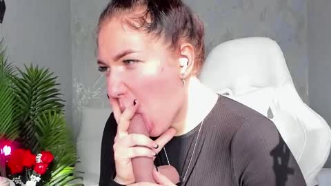 Sophia online show from October 2025 04:02:01 AM