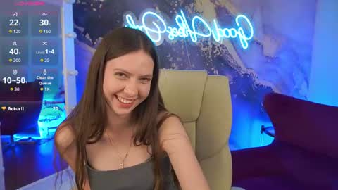 Snapshot of babylumii chatting on June 2026 08:18:01 PM Lady Vi online show from June 2026 08:18:01 PM
