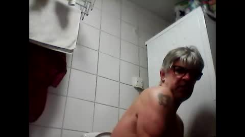 Snapshot of baggelina75 chatting on February 2025 04:31:01 AM baggelina75 online show from February 2025 04:31:01 AM