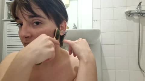 Baiedesbois online show from October 2025 06:31:01 PM