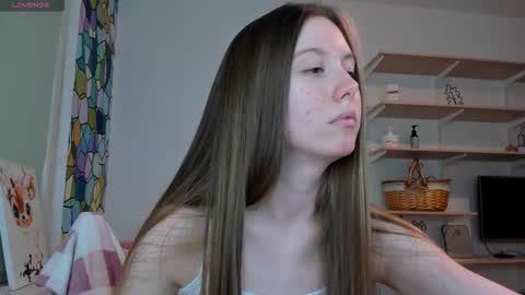 Kira online show from November 2025 01:44:02 PM