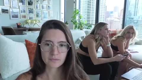 bambifarrina online show from October 2025 06:40:02 PM