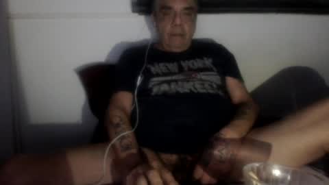 Snapshot of bambino6060 chatting on August 2026 05:17:01 AM bambino6060 online show from August 2026 05:17:01 AM