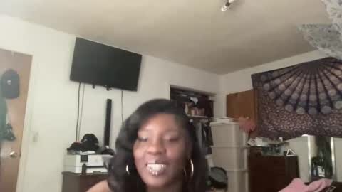 Chelly online show from April 2026 05:28:01 PM