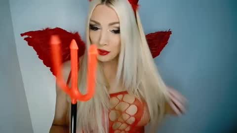 Barbi Bentley online show from October 2025 08:15:02 AM