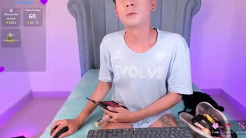 Snapshot of barbie_boy_ chatting on June 2026 07:33:02 AM I work from home this is my room 3 online show from June 2026 07:33:02 AM