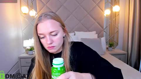 Snapshot of barbie_lis chatting on November 2025 12:43:01 AM LisGTM2 Mon-Thu Sat 0100am-0700am online show from November 2025 12:43:01 AM