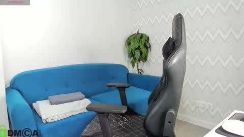 LisGTM2 Mon-Thu Sat 0100am-0700am online show from November 2025 01:06:01 AM