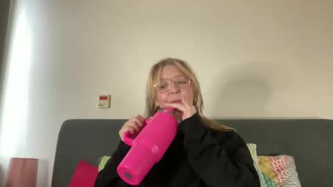 Snapshot of barbiegirl966 chatting on January 2025 11:18:02 AM barbiegirl966 online show from January 2025 11:18:02 AM