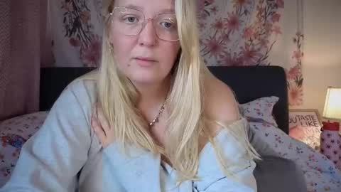 Snapshot of barbiegirl966 chatting on September 2025 08:37:01 AM barbiegirl966 online show from September 2025 08:37:01 AM