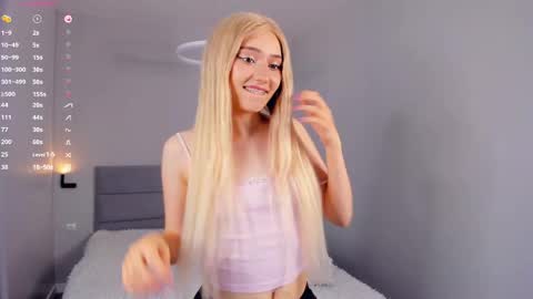 Mia online show from April 2026 03:48:02 PM