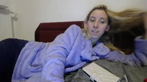 Lena online show from February 2025 07:10:02 PM