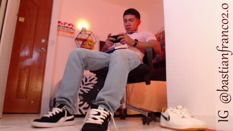Snapshot of bastian_franco01 chatting on December 2024 04:09:01 AM Bastian Independent Model online show from December 2024 04:09:01 AM