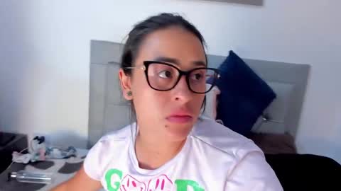 Snapshot of batey44_ chatting on September 2025 03:28:01 AM Idaly and Carlos online show from September 2025 03:28:01 AM