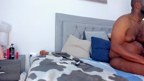 Snapshot of batey44_ chatting on September 2025 02:17:01 PM Idaly and Carlos online show from September 2025 02:17:01 PM