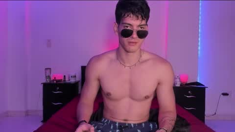 Valentino online show from February 2025 10:22:01 PM