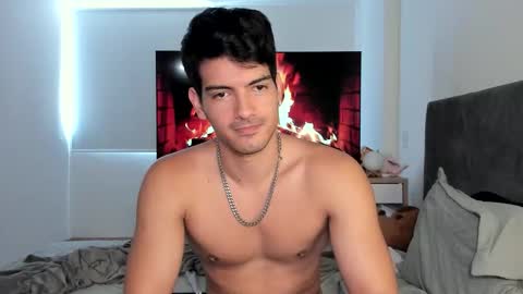 Valentino online show from October 2025 08:11:02 PM