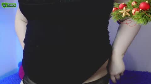 Molly online show from December 2025 09:09:02 PM