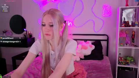 Snapshot of bbybee_lin chatting on August 2026 03:06:01 AM bbybee lin online show from August 2026 03:06:01 AM