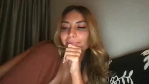 Snapshot of bbypiamia chatting on May 2026 02:14:01 PM bbypiamia online show from May 2026 02:14:01 PM