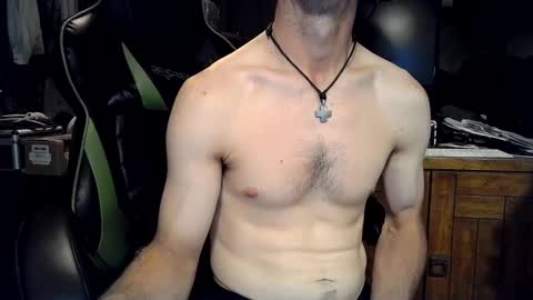 bchillin28 online show from September 2025 10:44:02 PM