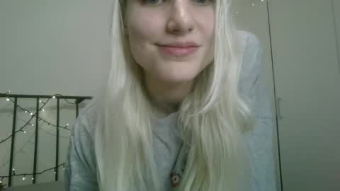 Snapshot of bea_trix77 chatting on January 2025 04:19:01 PM Yours sweet Bea 3 online show from January 2025 04:19:01 PM