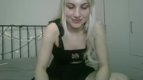 Snapshot of bea_trix77 chatting on January 2025 07:13:02 PM Yours sweet Bea 3 online show from January 2025 07:13:02 PM