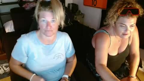 Snapshot of beachbum1417 chatting on July 2026 12:53:01 AM Shower Confessions online show from July 2026 12:53:01 AM